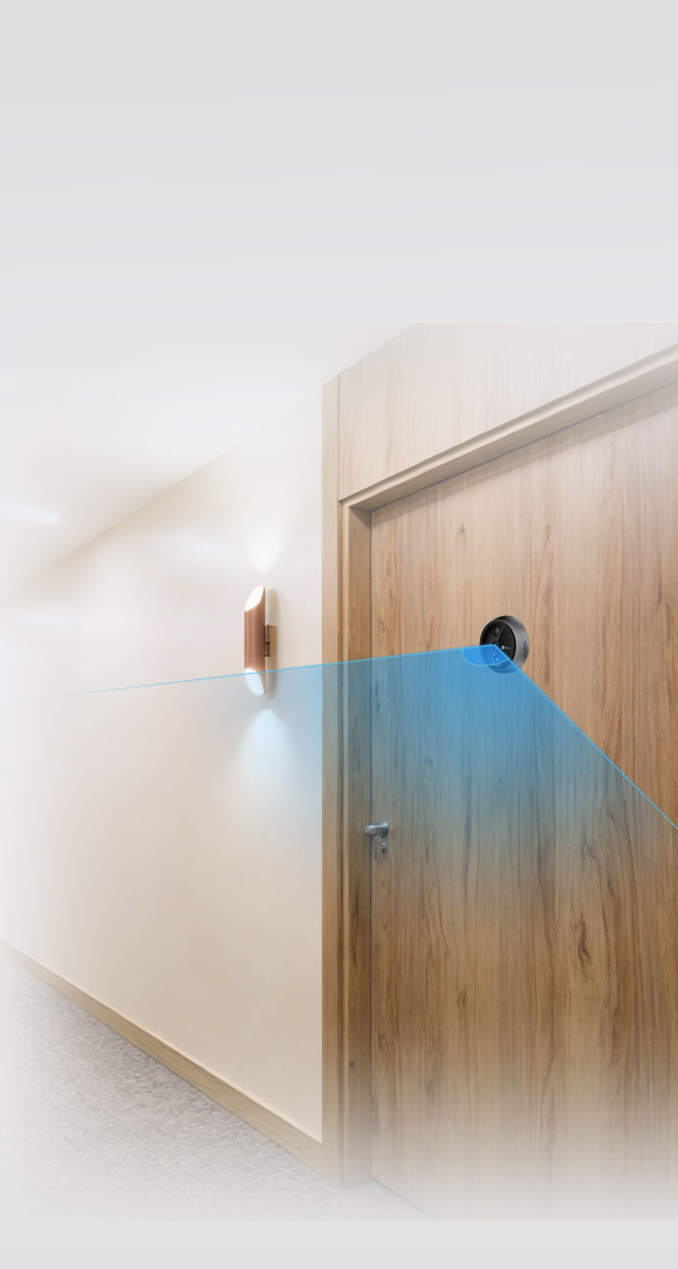 Caméra judas installée sur une porte d'appartement